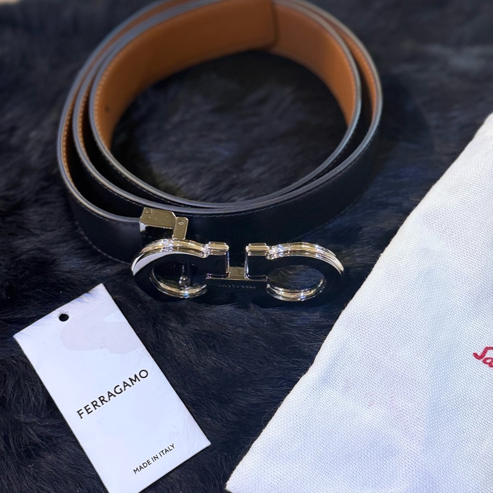 Salvatore Ferragamo Black and Tan reversible Men's/Women Belt NWT